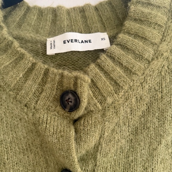 Everlane The Crew Cardigan in Alpaca in Moss - Picture 4 of 7